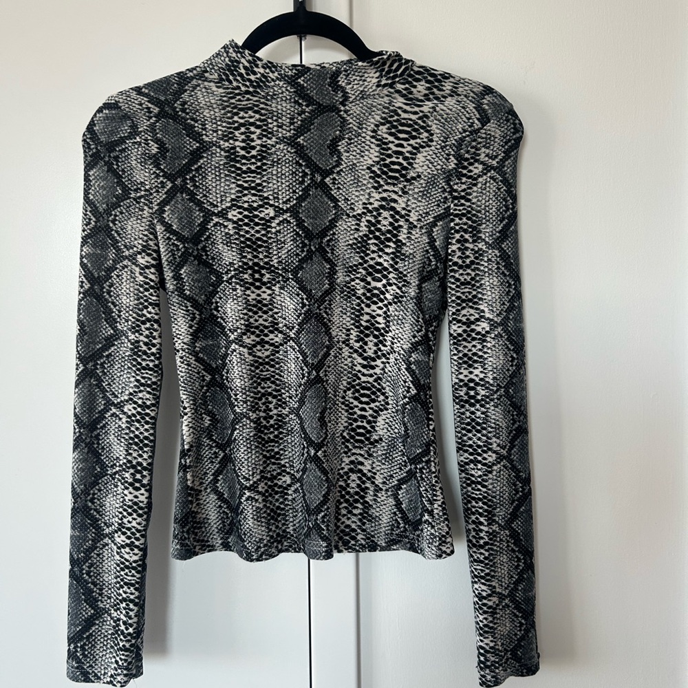 SHEIN Black & White Snake Print Long Sleeve Top